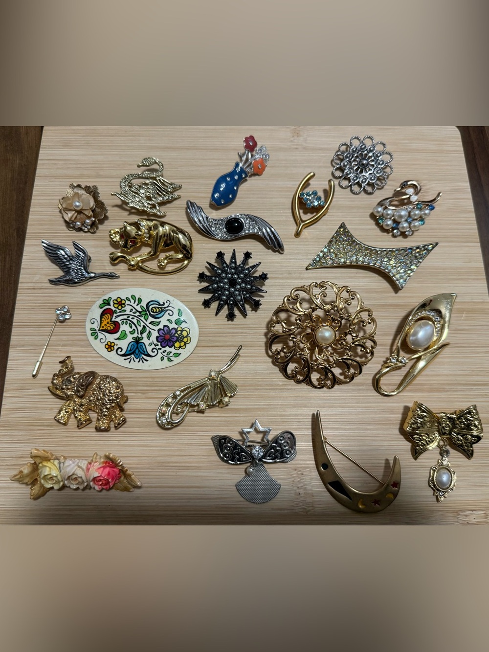 Assorted Brooches Bundle